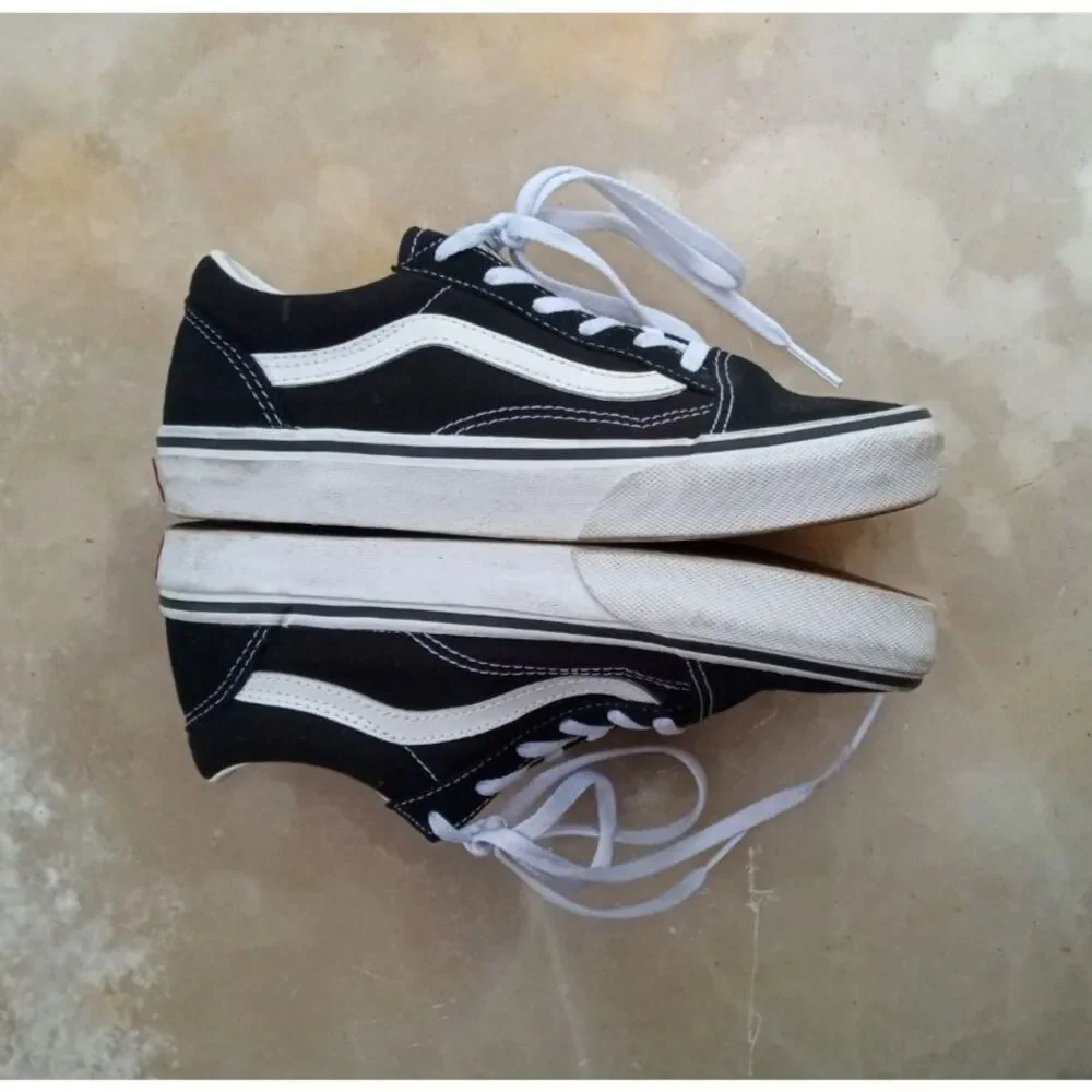 Van's Off-The-Wall Kid's size 3 Sneakers
